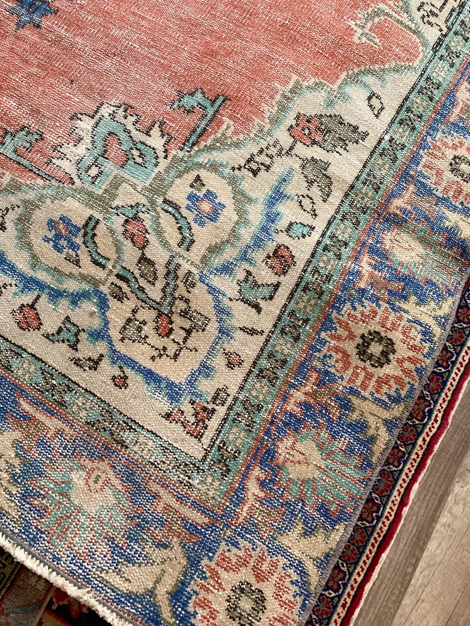 No. A1125 - 5.6' x 9.4' Vintage Turkish Area Rug