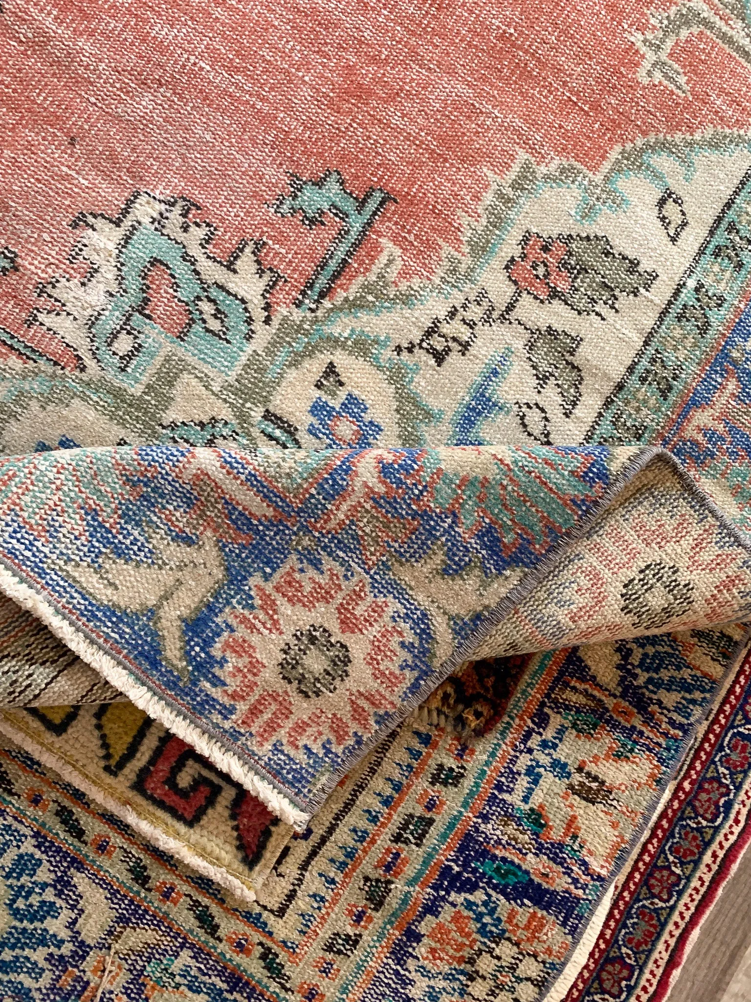 No. A1125 - 5.6' x 9.4' Vintage Turkish Area Rug