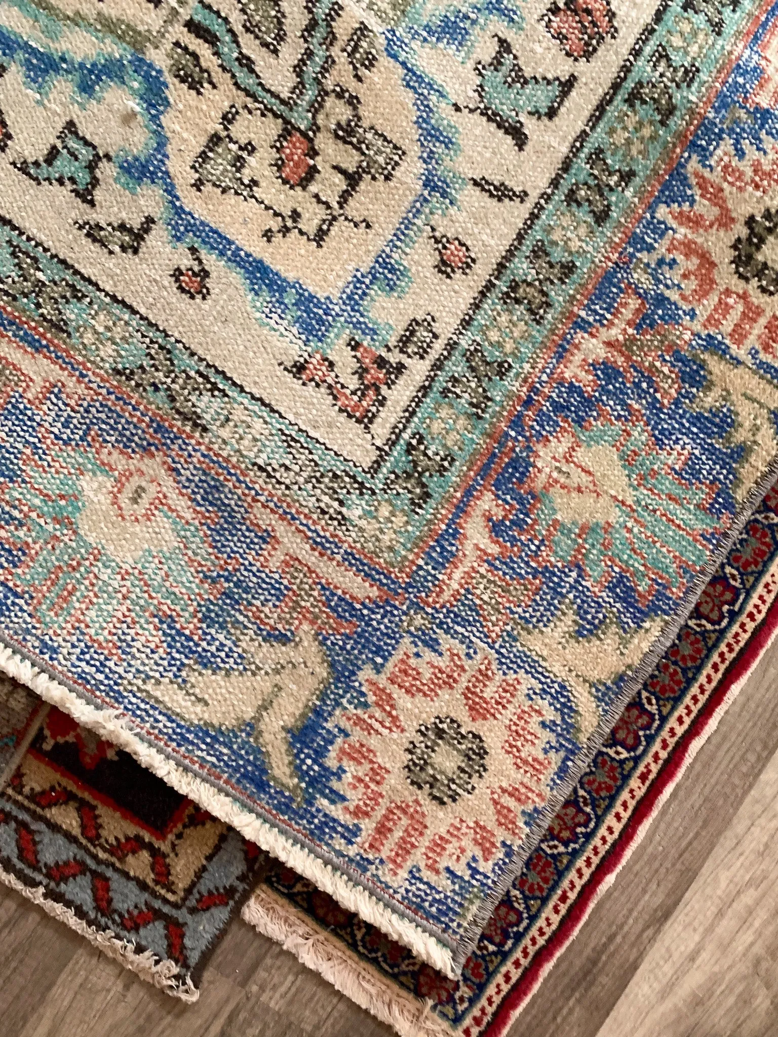 No. A1125 - 5.6' x 9.4' Vintage Turkish Area Rug